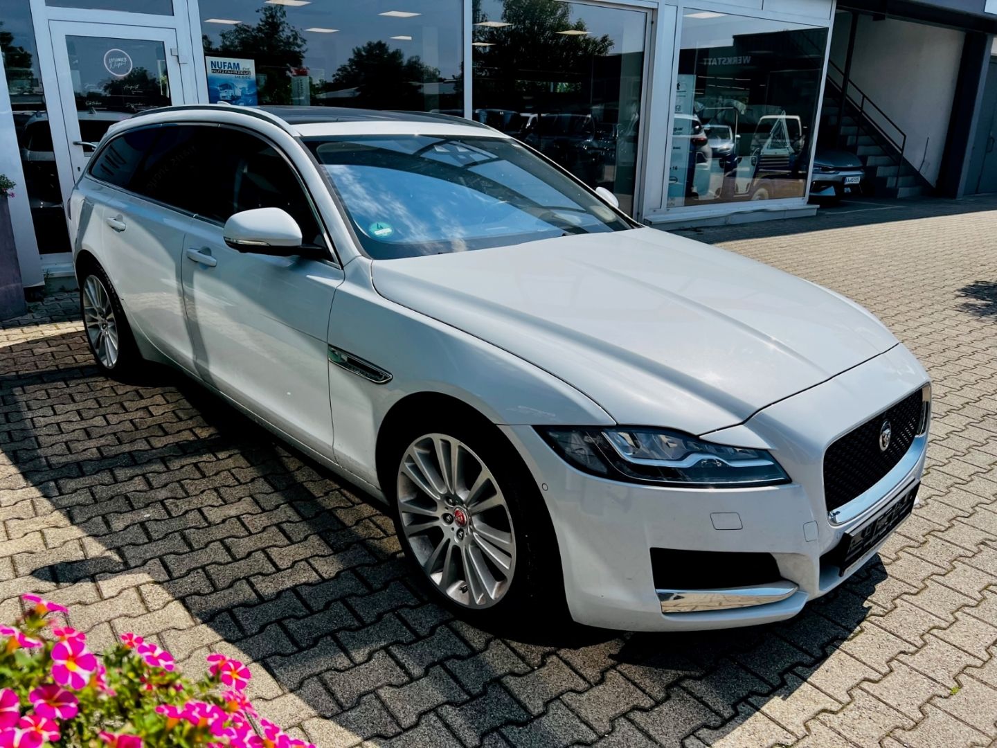 Fahrzeugabbildung Jaguar XF Sportbrake MOTORSCHADEN! Portfolio 30d