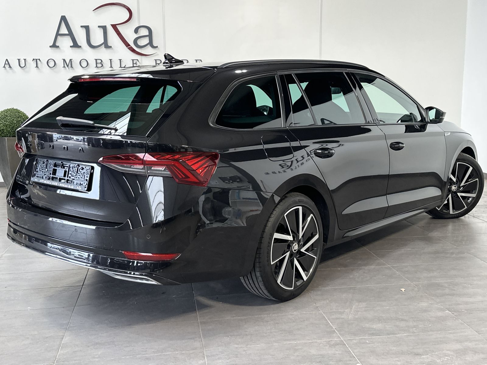 Fahrzeugabbildung SKODA Octavia Combi 2.0 DSG Sportline NAV+LED+VCOCK+PP