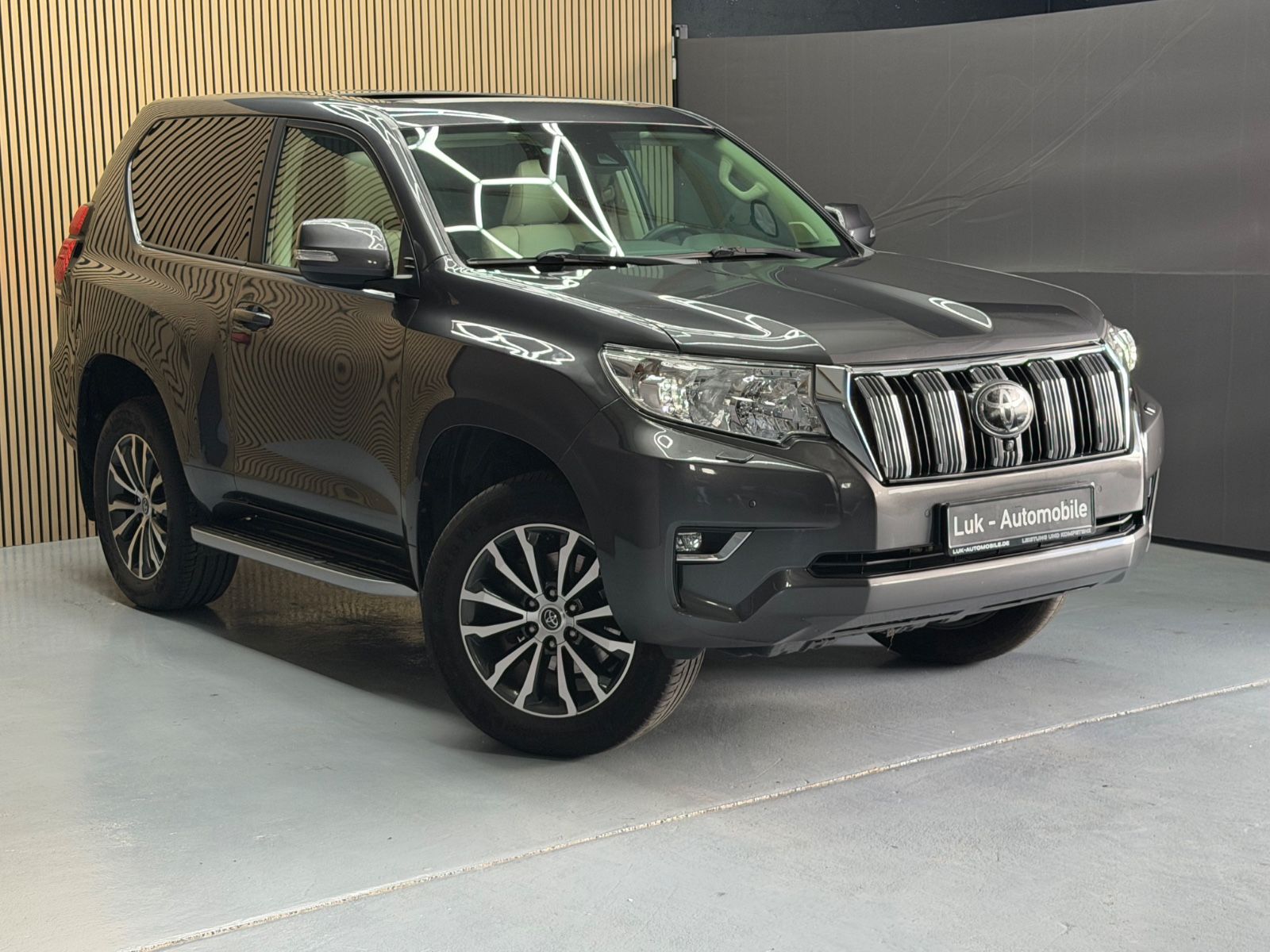 Toyota Land Cruiser 2.8 D-4D Executive Automatik°AHK°
