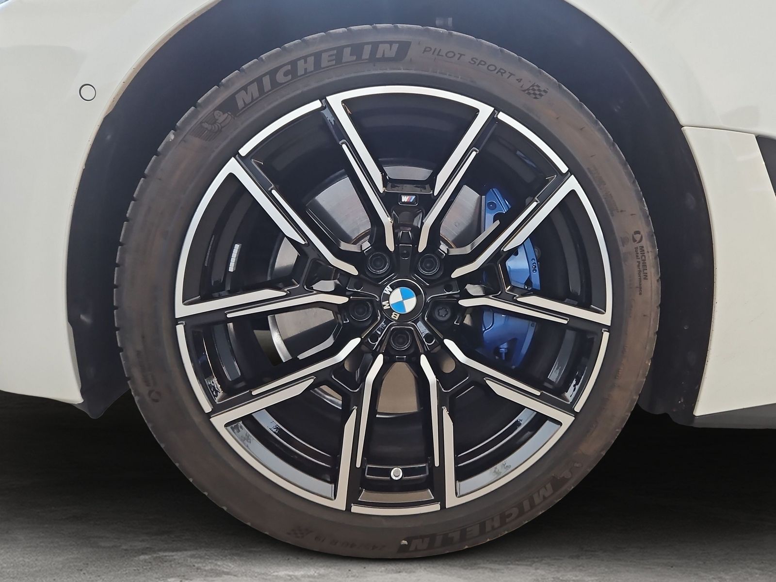 BMW i4 - Bild 16