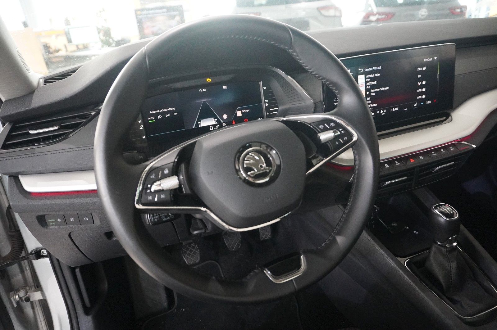 Fahrzeugabbildung SKODA Octavia Combi 2.0 TDI AMBITION NAVI/LED/KAMERA
