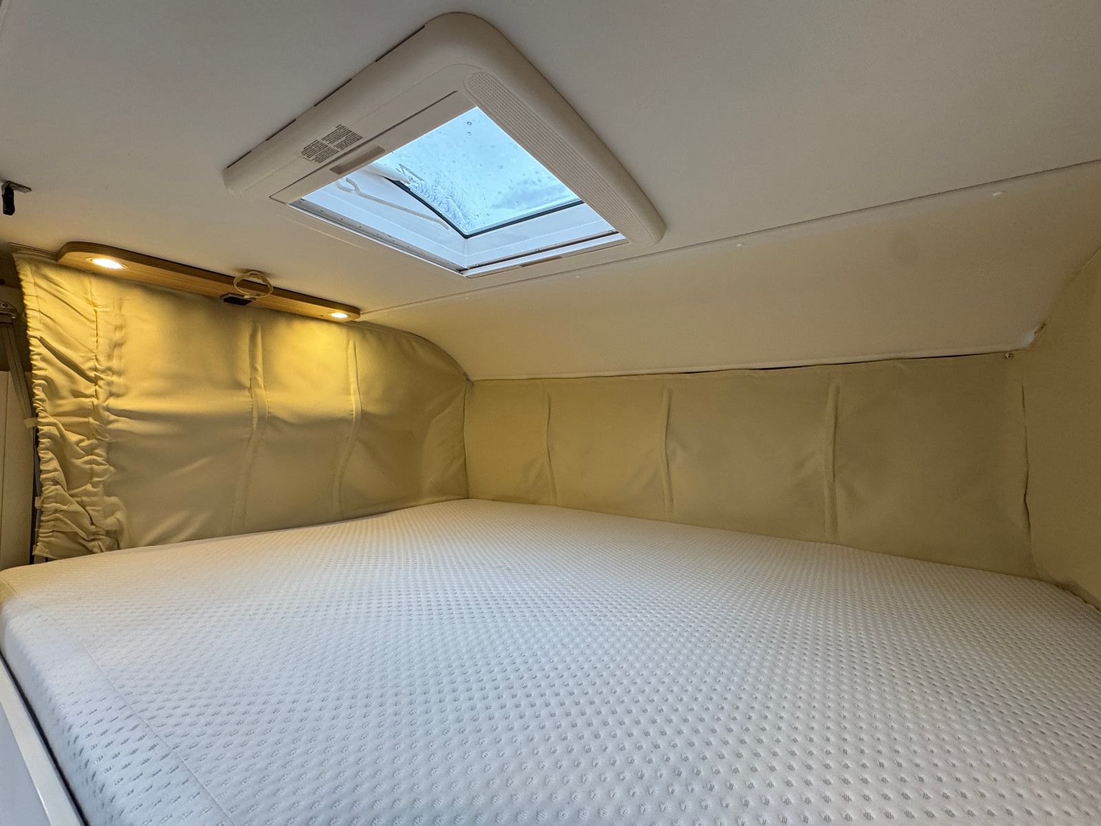 Fahrzeugabbildung Dethleffs Globebus I 006 GT PAKET WHITE 9GT SAT DACHKLIMA