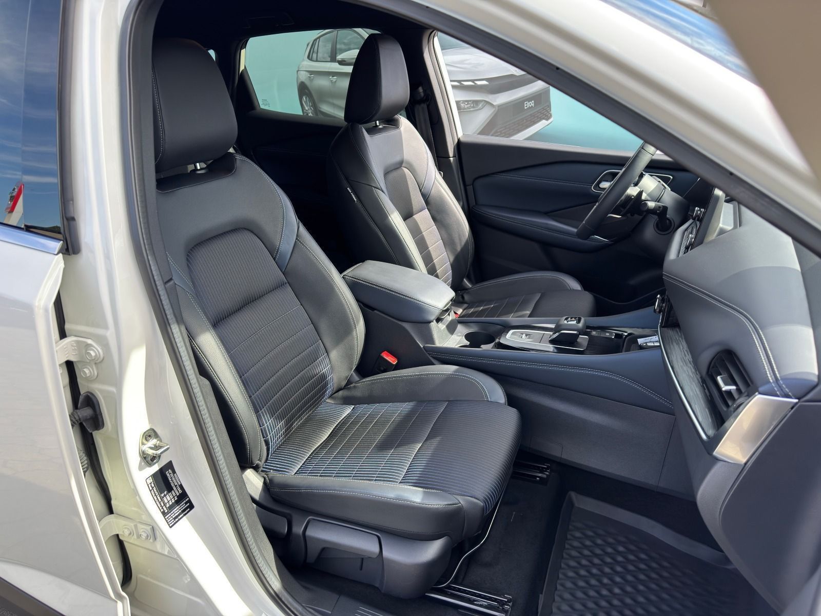 Fahrzeugabbildung Nissan Qashqai 1.3 DIG-T Tekna*AHK*360°Cam*Head-Up*eHec