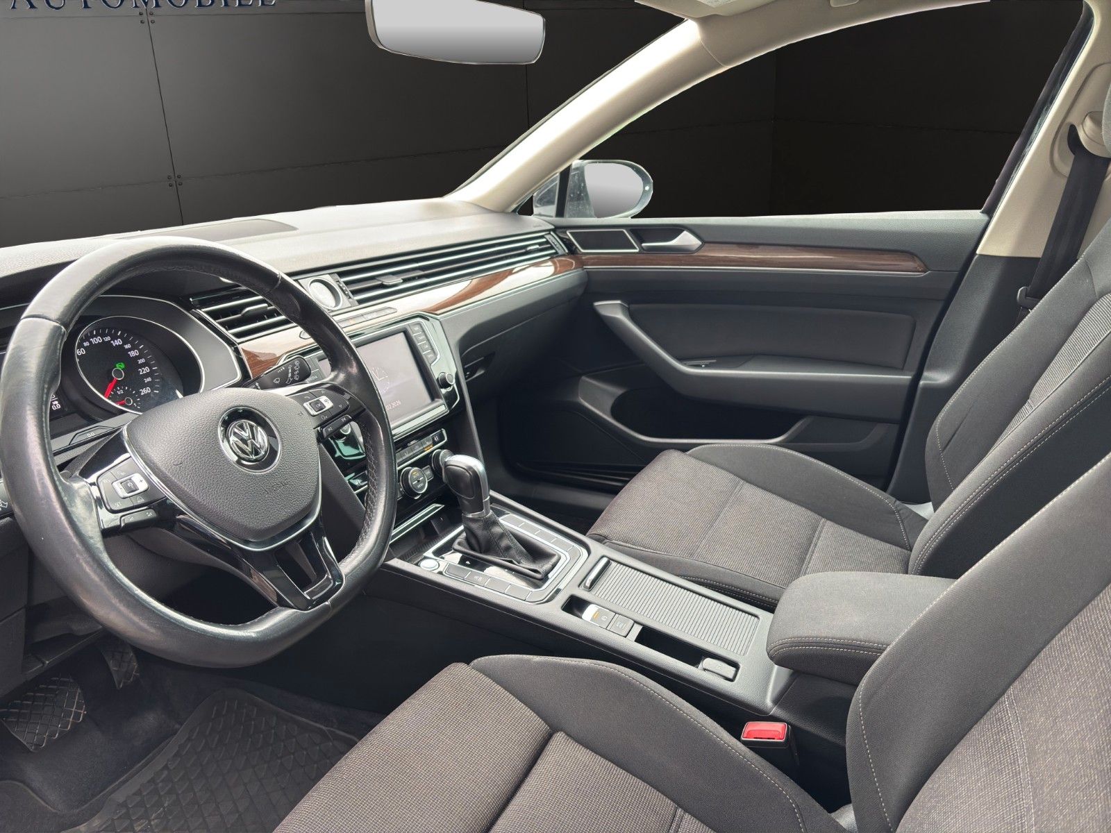 Fahrzeugabbildung Volkswagen Passat Massage/Pano/Sitzheiz/ACC *Zahnriemen neu