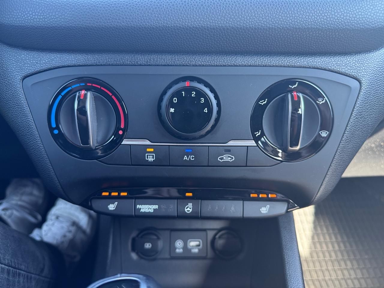 Fahrzeugabbildung Hyundai i20 TREND KAMERA*SHZ*LHZ*CARPLAY*KLIMA*PDC*RADIO