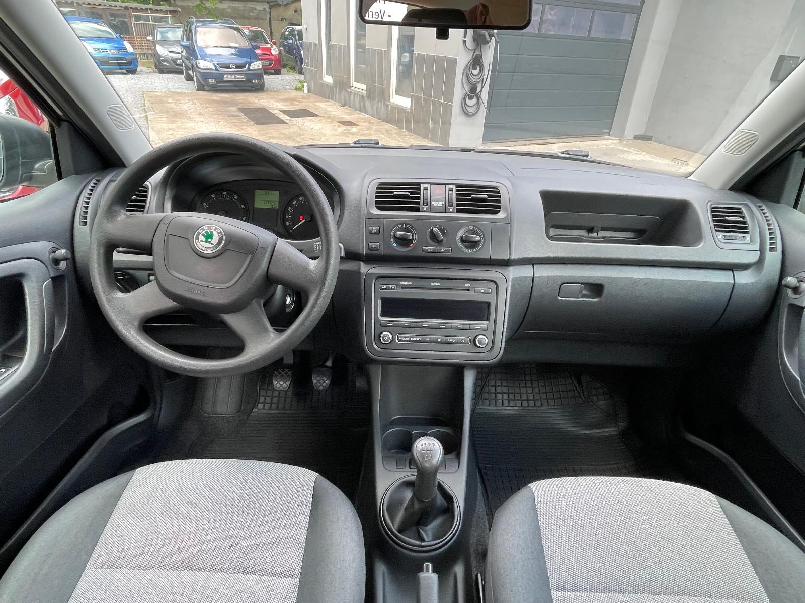Skoda Fabia 2011 — photo 12