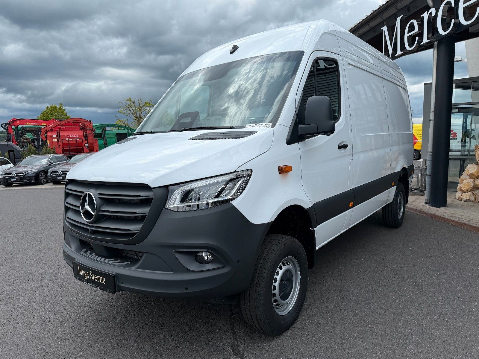 Fahrzeugabbildung Mercedes-Benz Sprinter 319 CDI 4x4 3665 DISTRONIC AHK LED