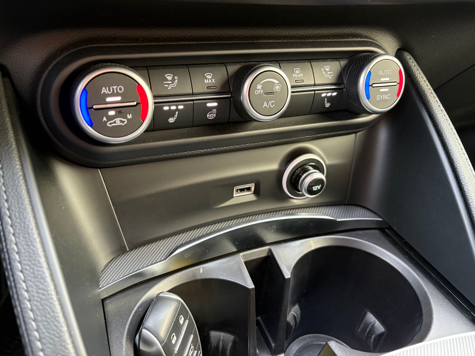 Fahrzeugabbildung Alfa Romeo Stelvio Competizione Q4/HARMAN/KARDON/KAMEERA