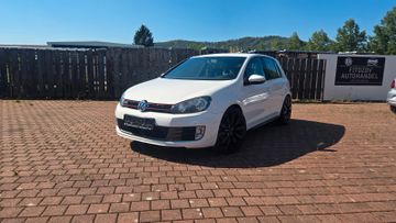Volkswagen Golf - 1