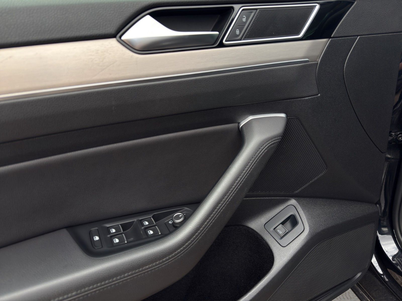 Fahrzeugabbildung Volkswagen Passat Variant 4Motion *ACC*Alcantara*AHK*LED