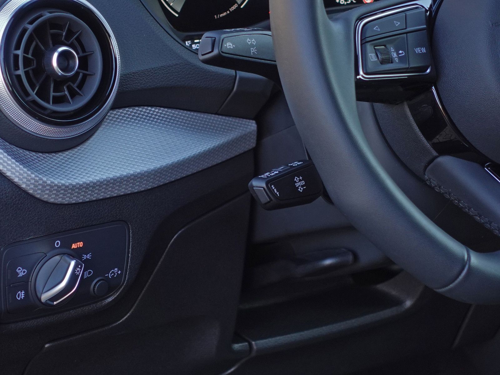 Fahrzeugabbildung Audi Q2 35 TFSI S line Matrix HiFi Kamera AHK ...