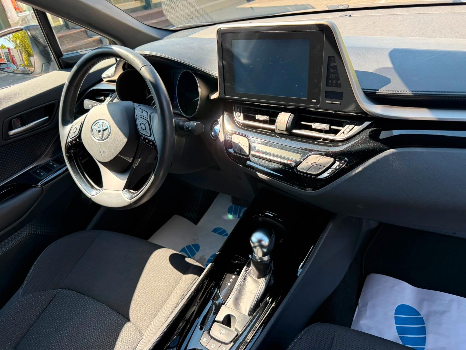 Toyota C-HR Hybrid Team D