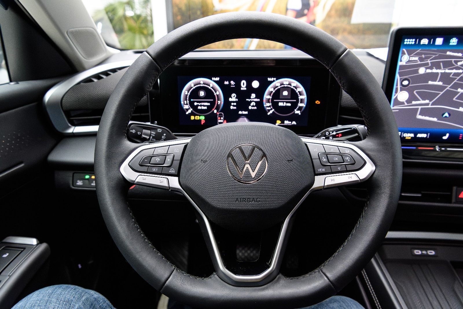 Fahrzeugabbildung Volkswagen T-Roc 1.5 eTSI Style el. Heckklappe+IQLight+Pano