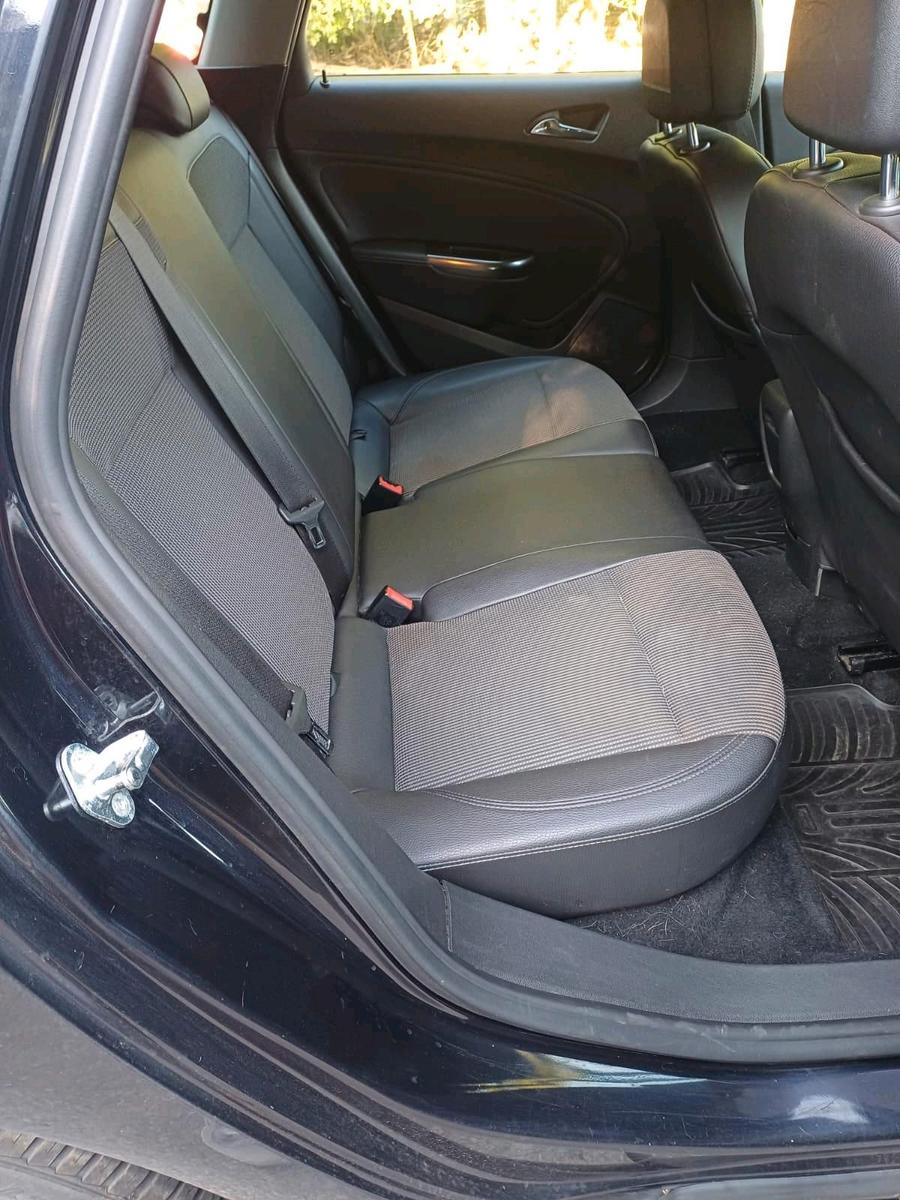 Opel Astra 2012 — photo 7