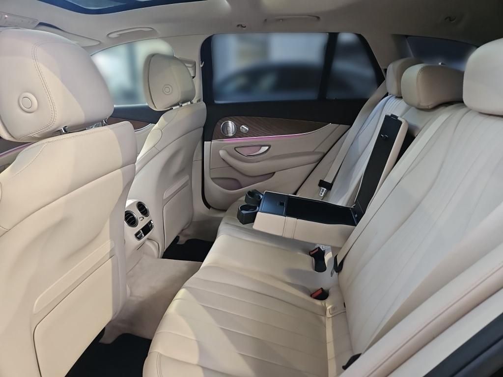 Fahrzeugabbildung Mercedes-Benz E 400 d T 4M AMG Pano Airmatic Massage Burmester