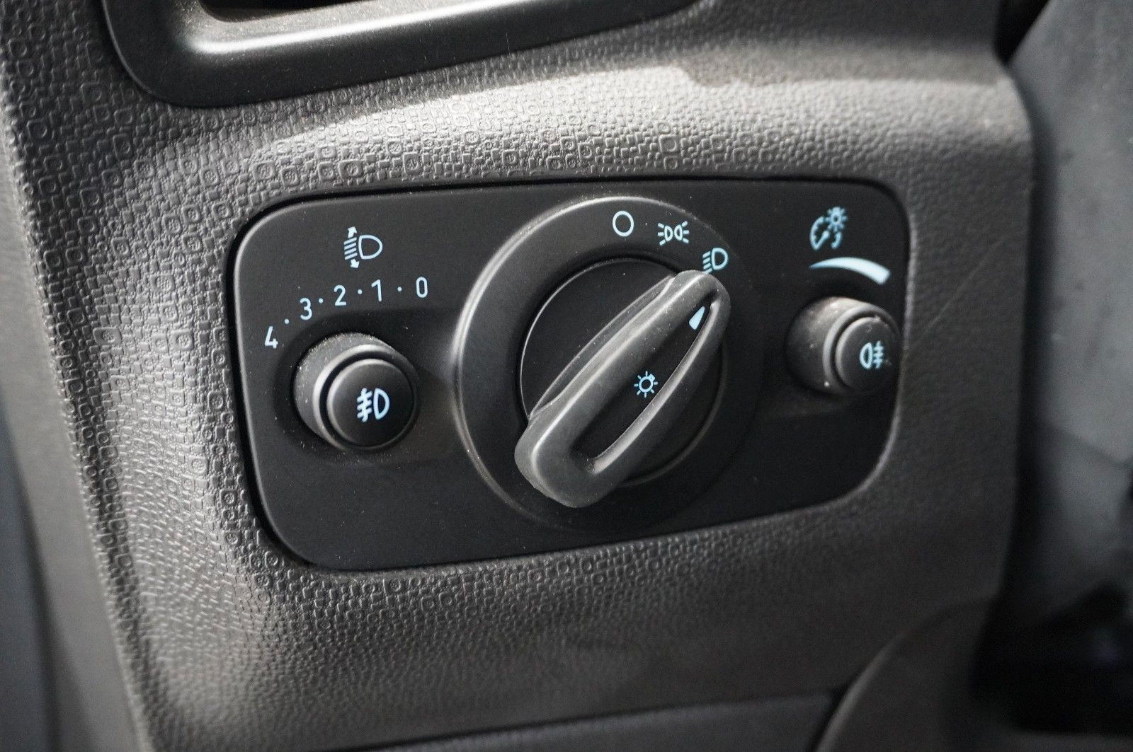 Fahrzeugabbildung Ford EcoSport 1.5 TDCI TREND LED/KLIMA/SH/PDC/BI-COLO
