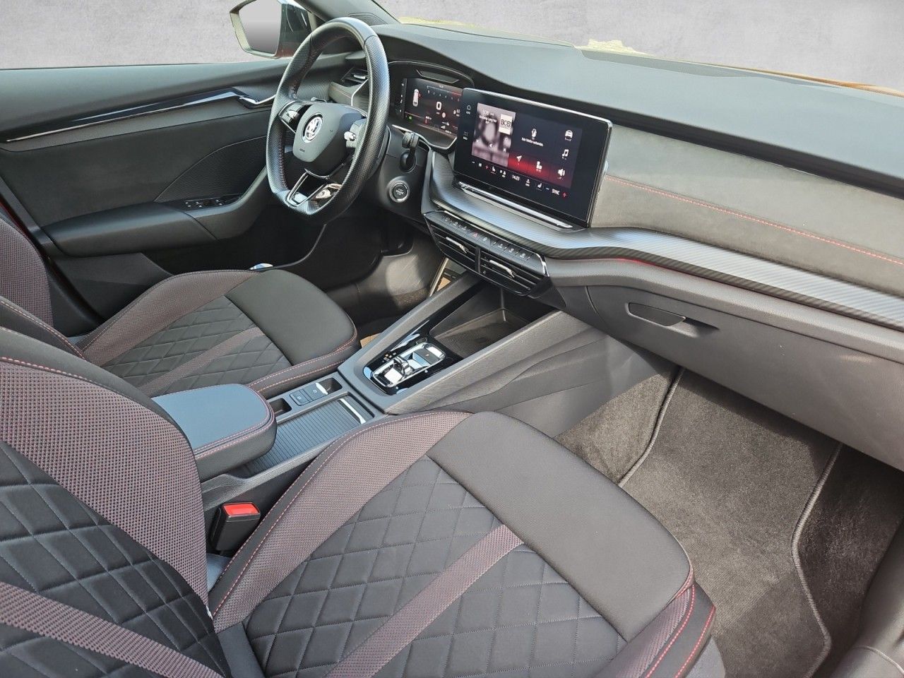 Fahrzeugabbildung SKODA Octavia Combi RS,AHK,Matrix,Navi,SHZ,Panorama