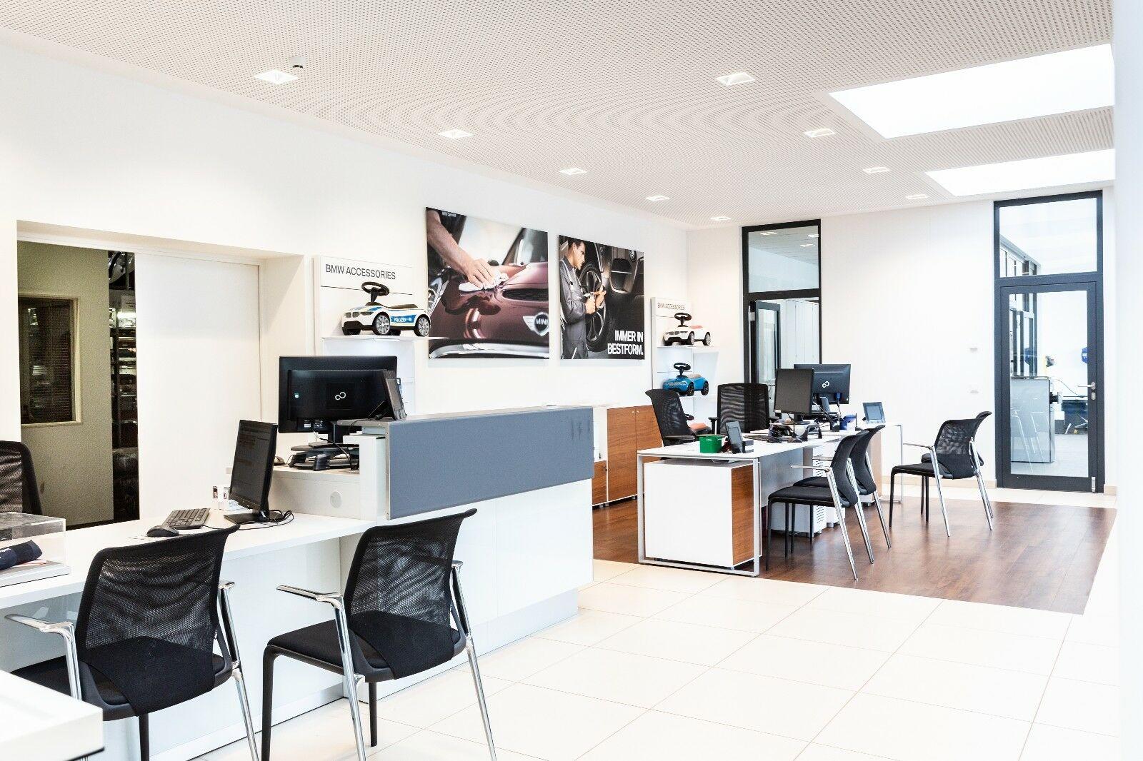 showroom-image-top