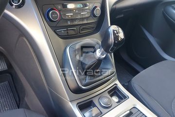Ford Kuga - 12