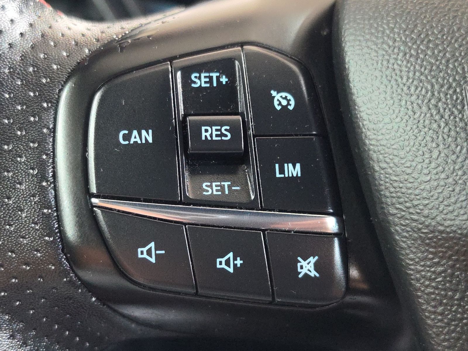 Fahrzeugabbildung Ford Fiesta ST-Line X AUTOMATIK+LED+KAMERA+PDC+SHZ