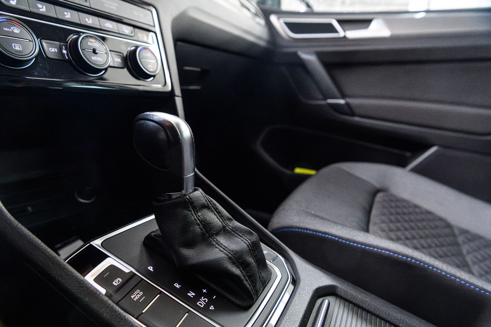 Fahrzeugabbildung Volkswagen Golf Sportsvan+LED+AHK+GJR+SHZ+NAVI+KAMERA