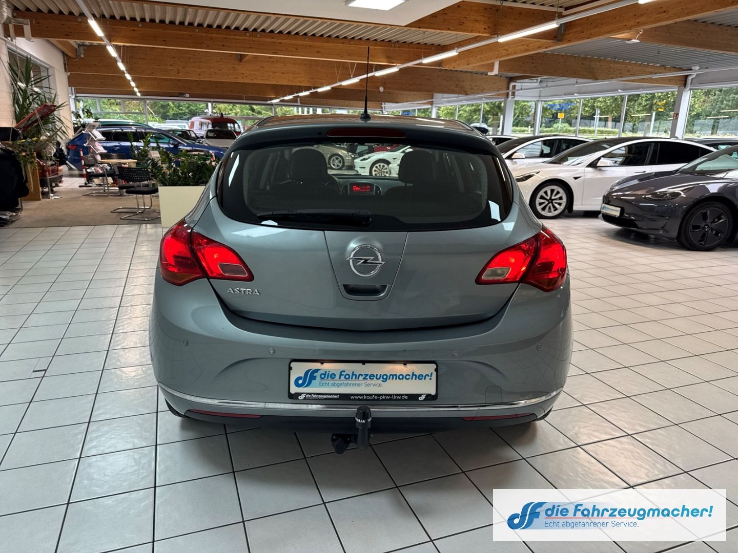 Fahrzeugabbildung Opel Astra J Selection 1.6 GA Klima el.SP Spieg. behe