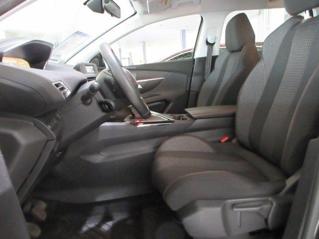 Fahrzeugabbildung Peugeot 5008 Basis 1.5D LED/AHK/PDC/TEMPOMAT