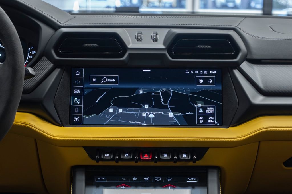 Urus 4.0 V8 SE 2026 BLACK/YELLOW AKRAPOVIC CARBO - Bild 20