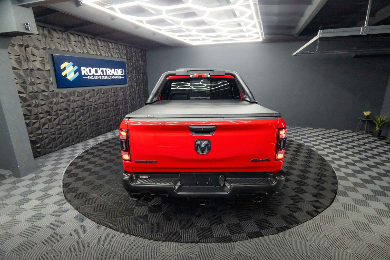 Fahrzeugabbildung Dodge RAM 5.7 V8 HEMI 4x4 Built to Serve AXLE LOCK FOX