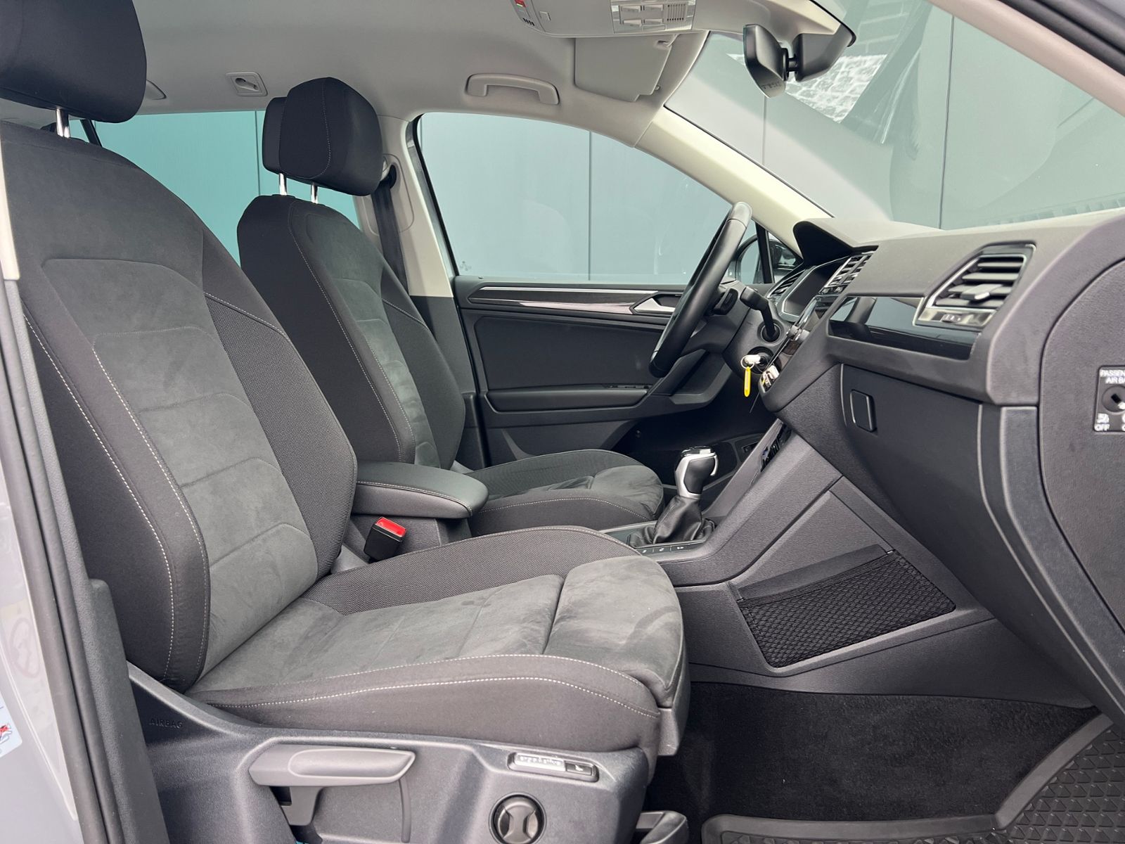 Fahrzeugabbildung Volkswagen Tiguan Elegance 1.5 TSI *AHK, Navi, App Connect,