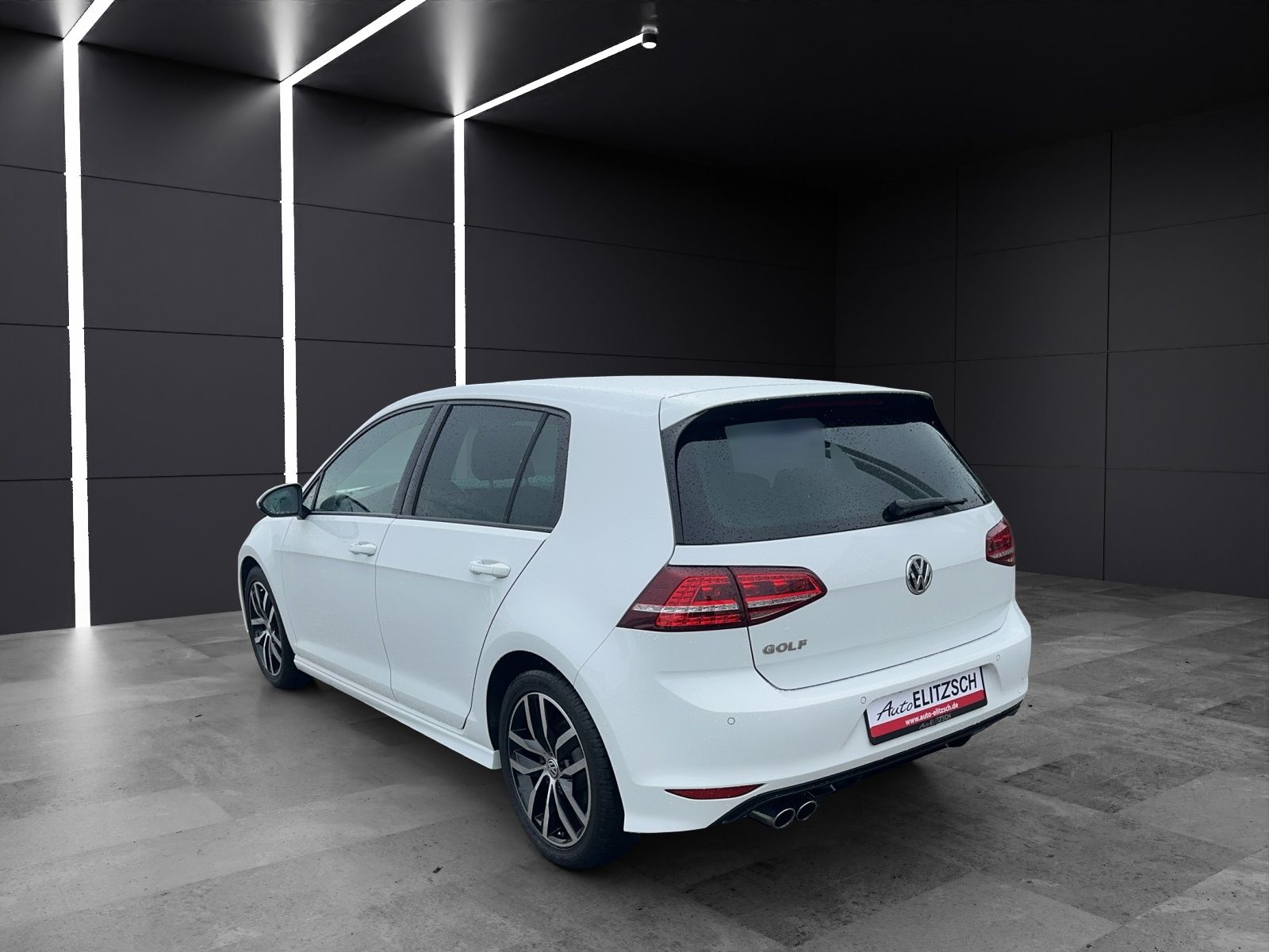 Fahrzeugabbildung Volkswagen Golf VII Lim. TSI Highline 2 x R-LINE Xenon 17"