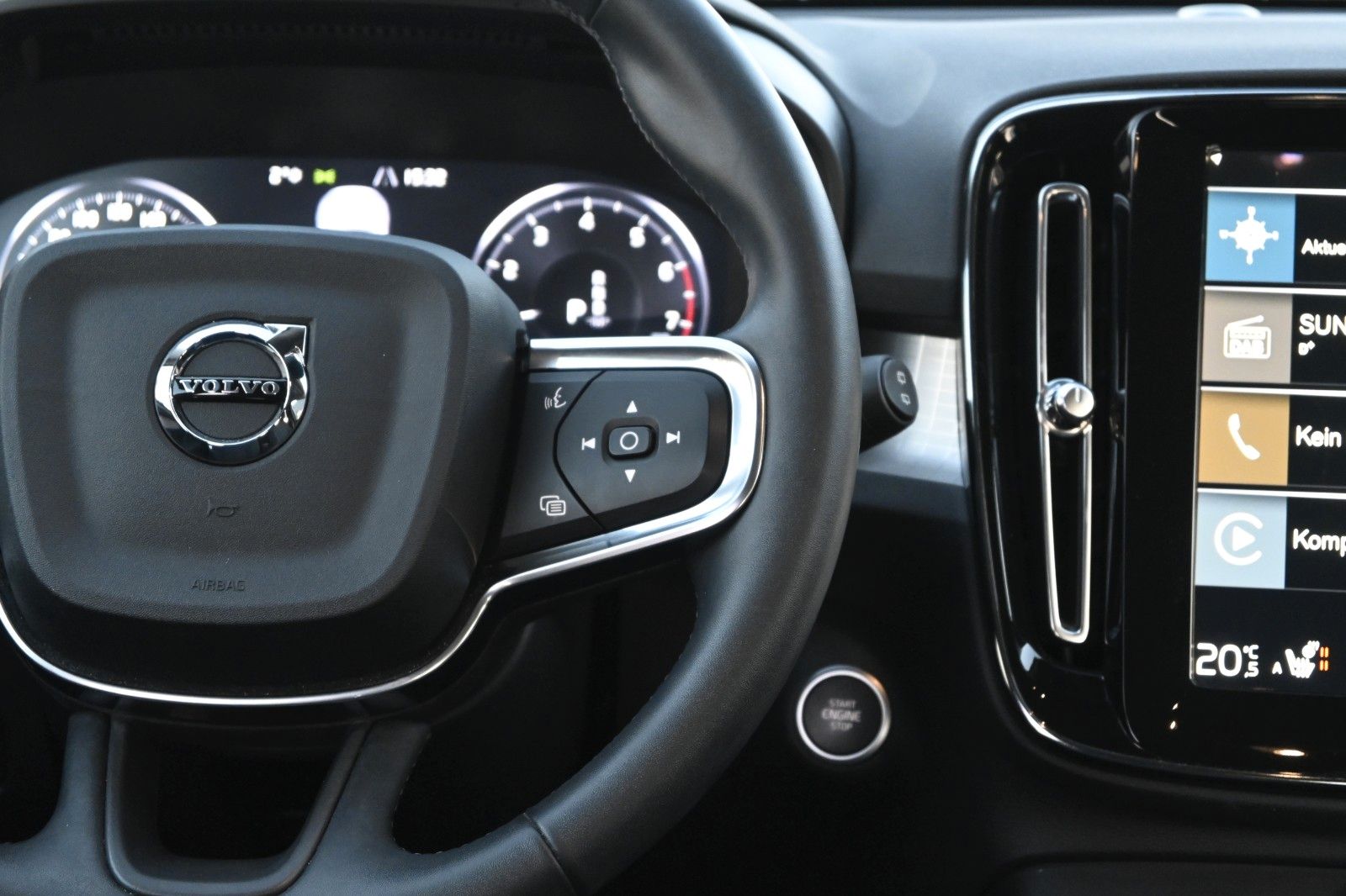 Fahrzeugabbildung Volvo XC40 T3 Benzin Momentum*RFK*FSHZG*