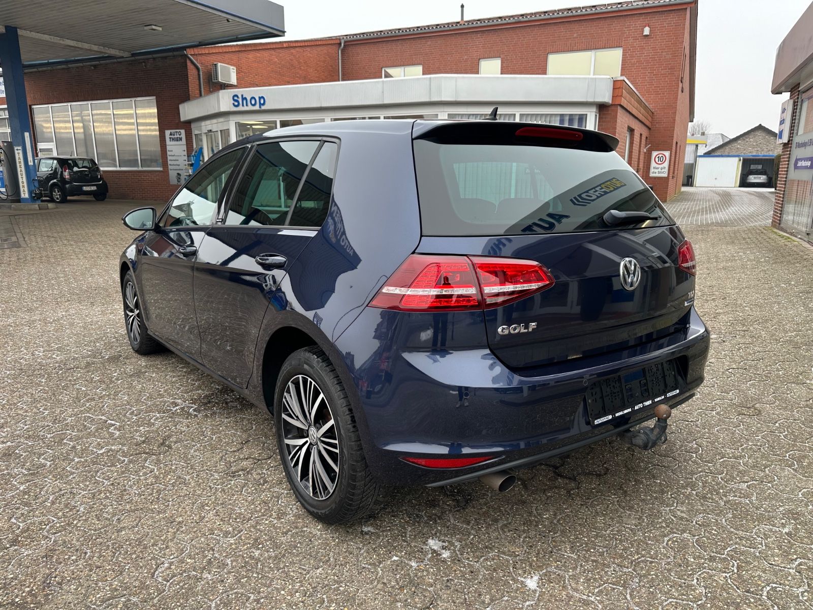 Fahrzeugabbildung Volkswagen Golf VII 1.6 TDI Allstar AHK/BiXenon/BT/GJR