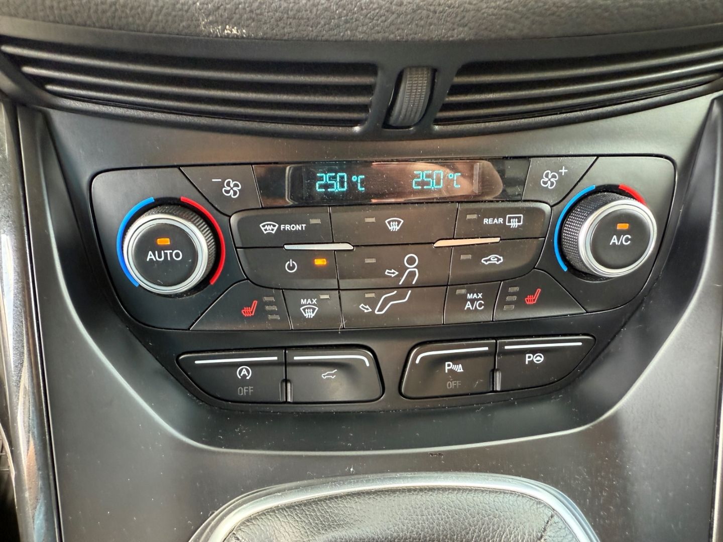 FORD Kuga Titanium 1.5 EcoBoost - Image 18