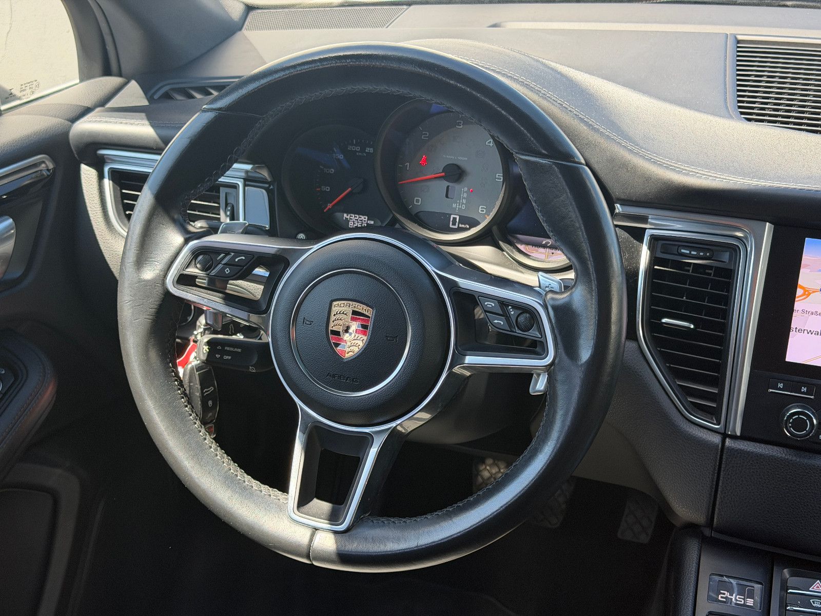 Fahrzeugabbildung Porsche Macan S Diesel/PANO/APPLE/NAVI/PDC/TEMPOMAT/SHZ