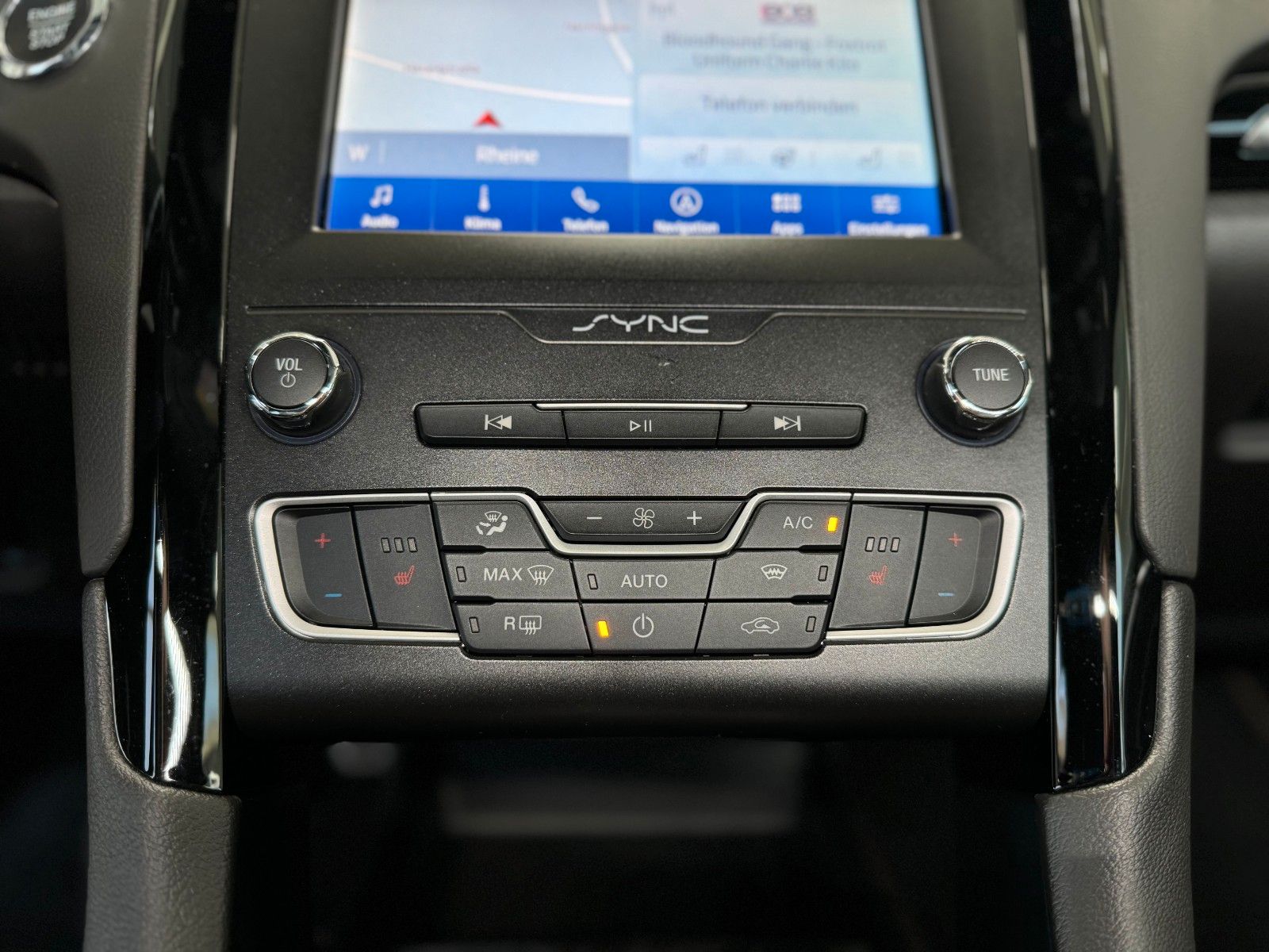 Fahrzeugabbildung Ford Mondeo Turnier 2.0 TDCI Automatik ST-Line "AHK"