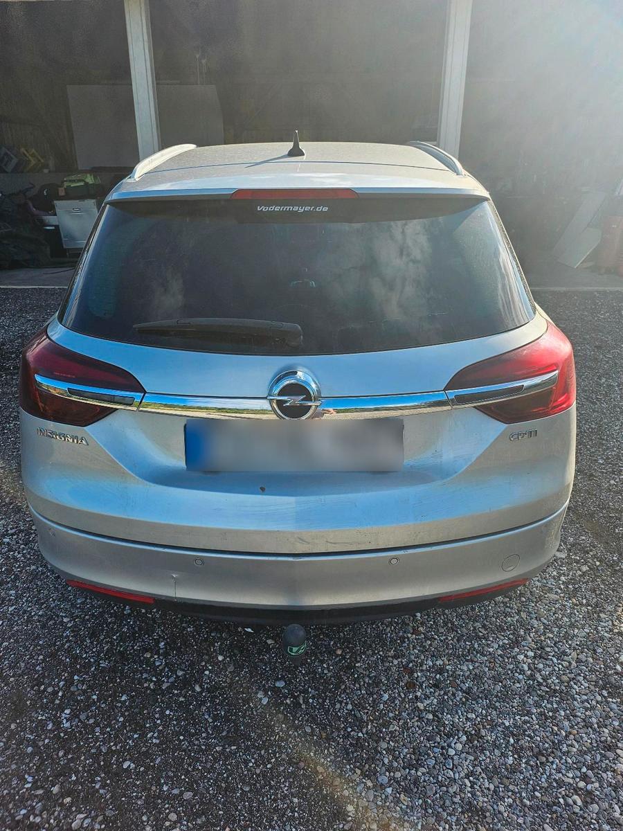 Opel Insignia 2014 — rear view