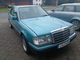 Mercedes-Benz W124 300E M103 wenig km - Mercedes-Benz E 300 mit Benzin-Antrieb: Blau