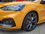 Ford Focus 2,3 EcoBoost ST   - Ford Focus: Orange