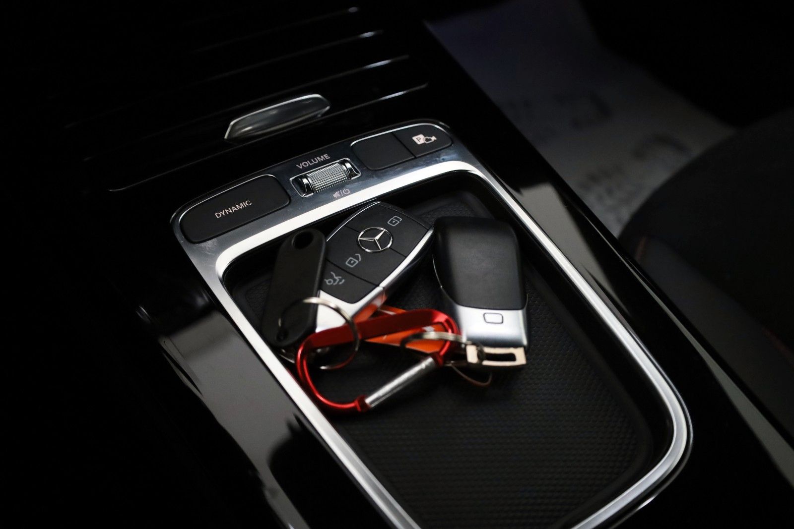 Fahrzeugabbildung Mercedes-Benz A 250 e lim. AMG Line,T.Leder,Navi,LED,ACC,Night