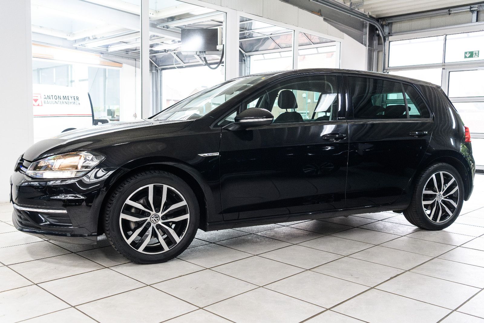 Fahrzeugabbildung Volkswagen Golf VII IQ.DRIVE +SHZ +ACC +NAVI
