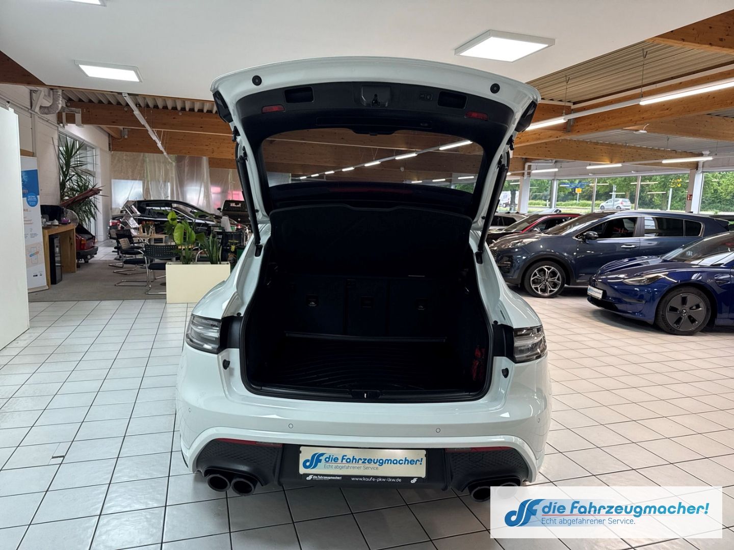 Fahrzeugabbildung Porsche Macan GTS Luftfederung AD Niveau Approved*2028 E