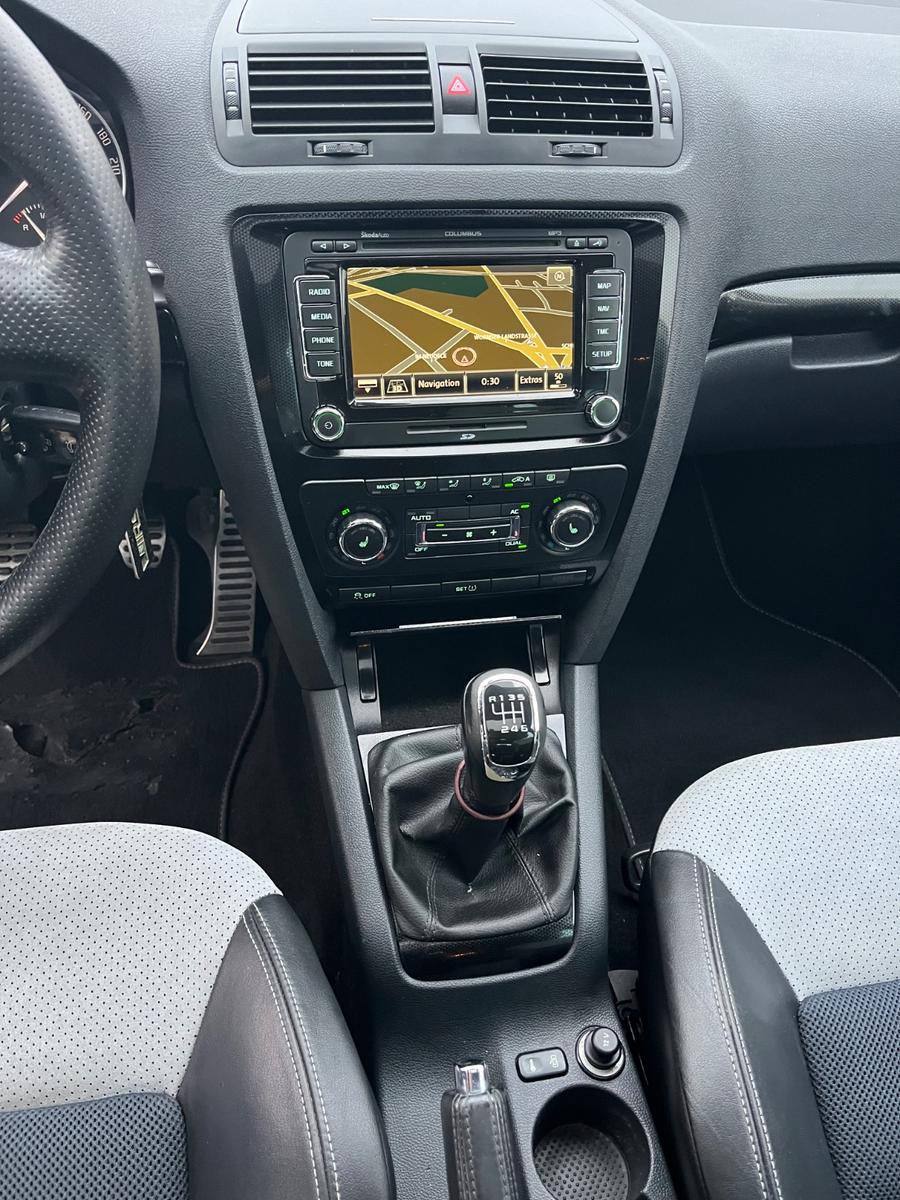 Skoda Octavia 2012 — photo 11