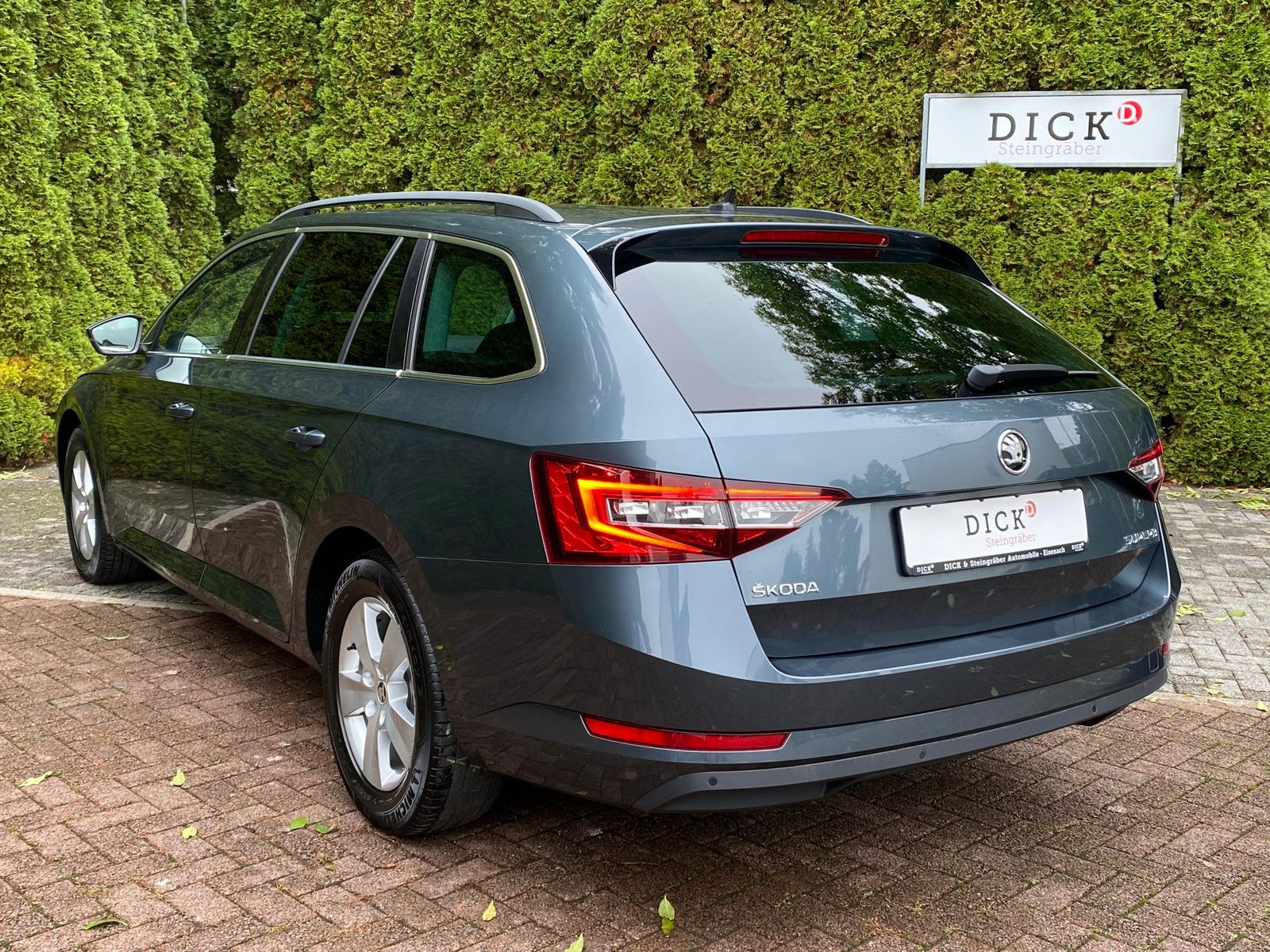 Fahrzeugabbildung SKODA Superb 2.0 TDI Ambition TEMP+NAV+PDC+EL.HECKKL+