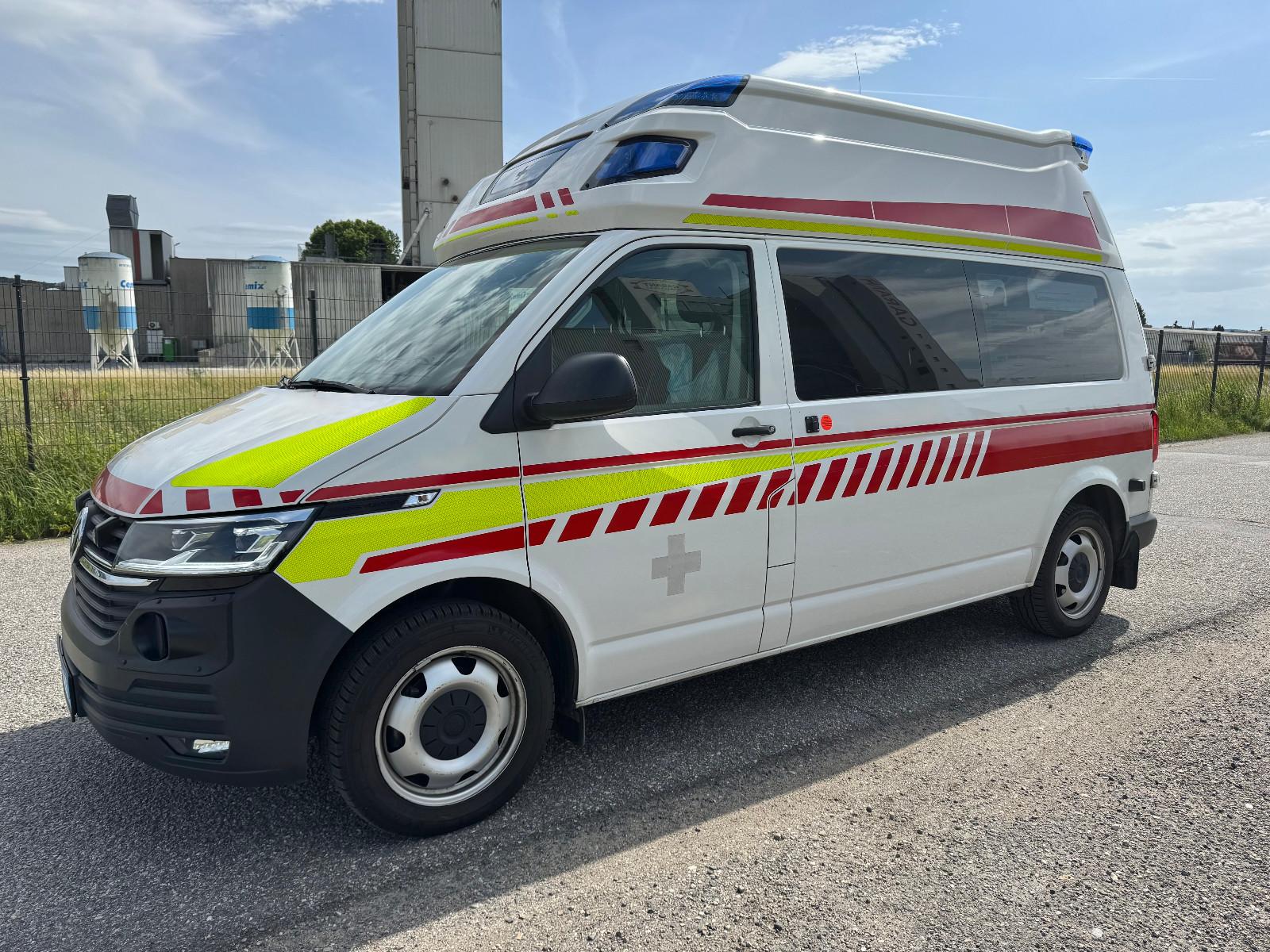 Volkswagen VW T6.1, 2.0 TDI, mit Rampe, Trage und Sessel