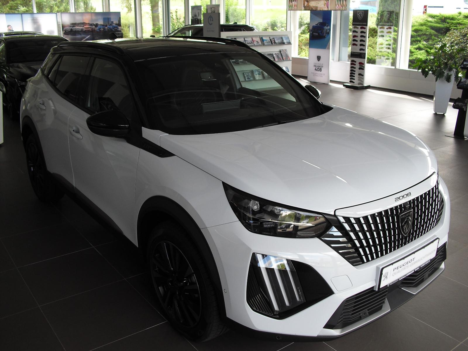 Peugeot 2008 GT EAT8 *Panodach*360°Kamera*Alcantara*SHZ*