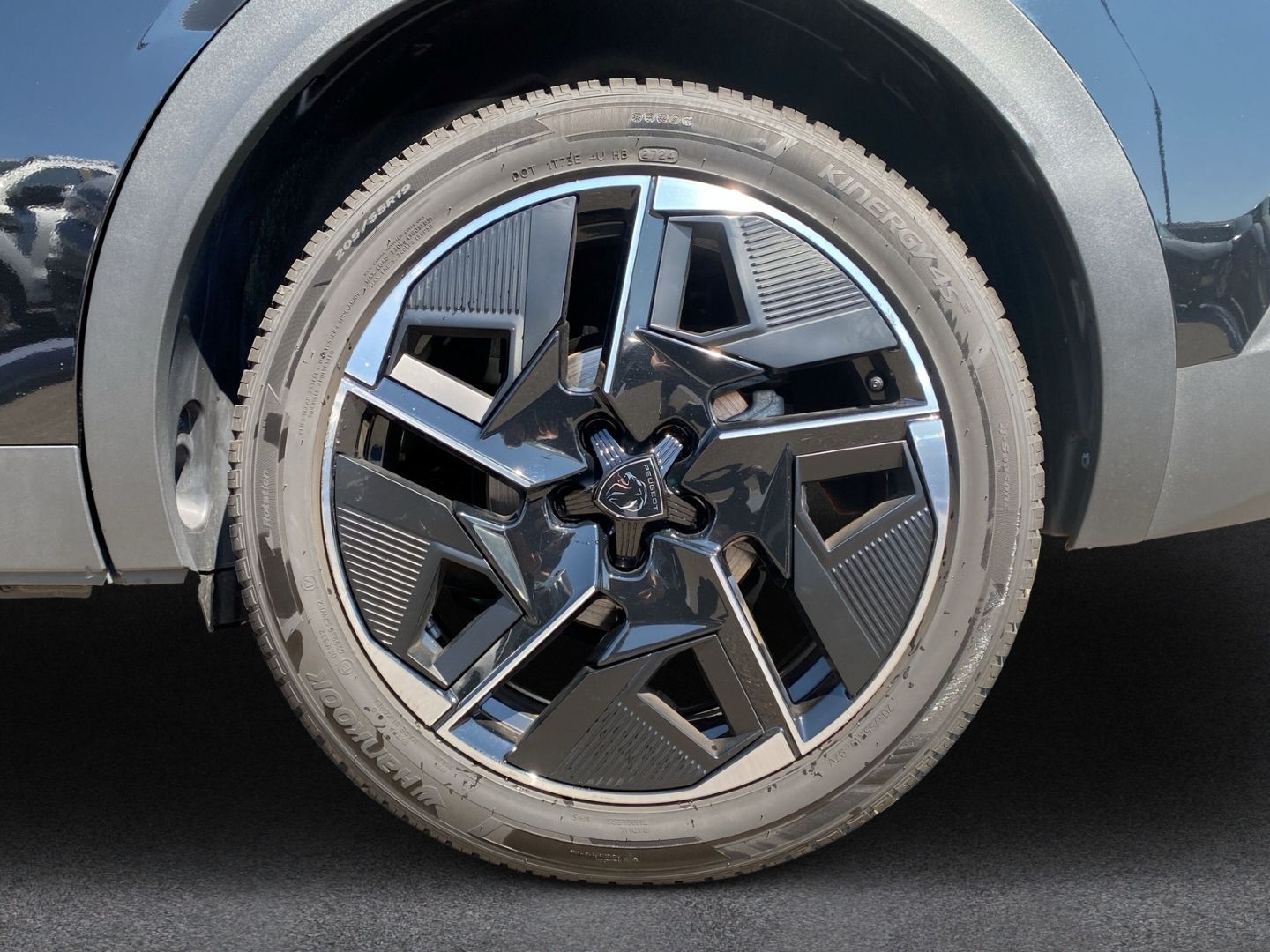 Fahrzeugabbildung Peugeot 408 GT 1.2 Puretech 130 EU6e *Premium- Paket* u.