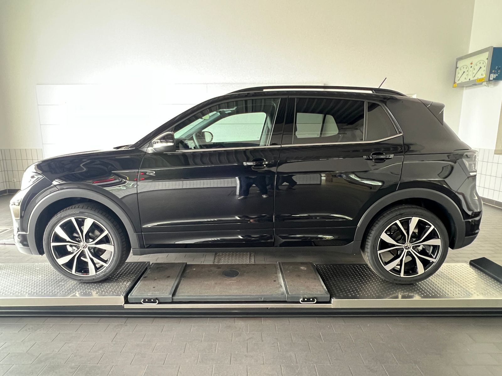 Fahrzeugabbildung Volkswagen T-Cross R-Line 1.5 TSI DSG *AHK, IQ.LIGHT, ACC,