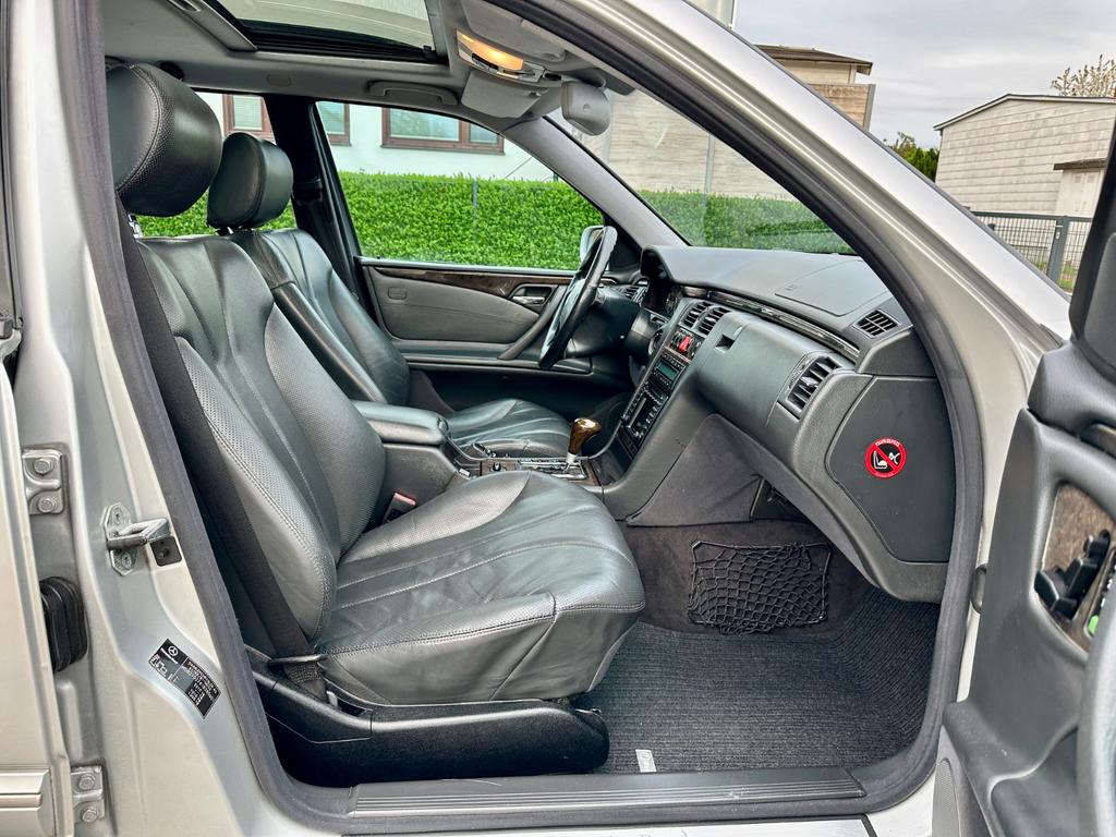 Mercedes-Benz E 55 AMG