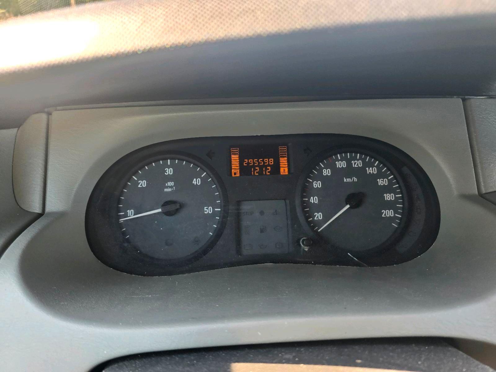 Opel Vivaro 2009 — photo 10